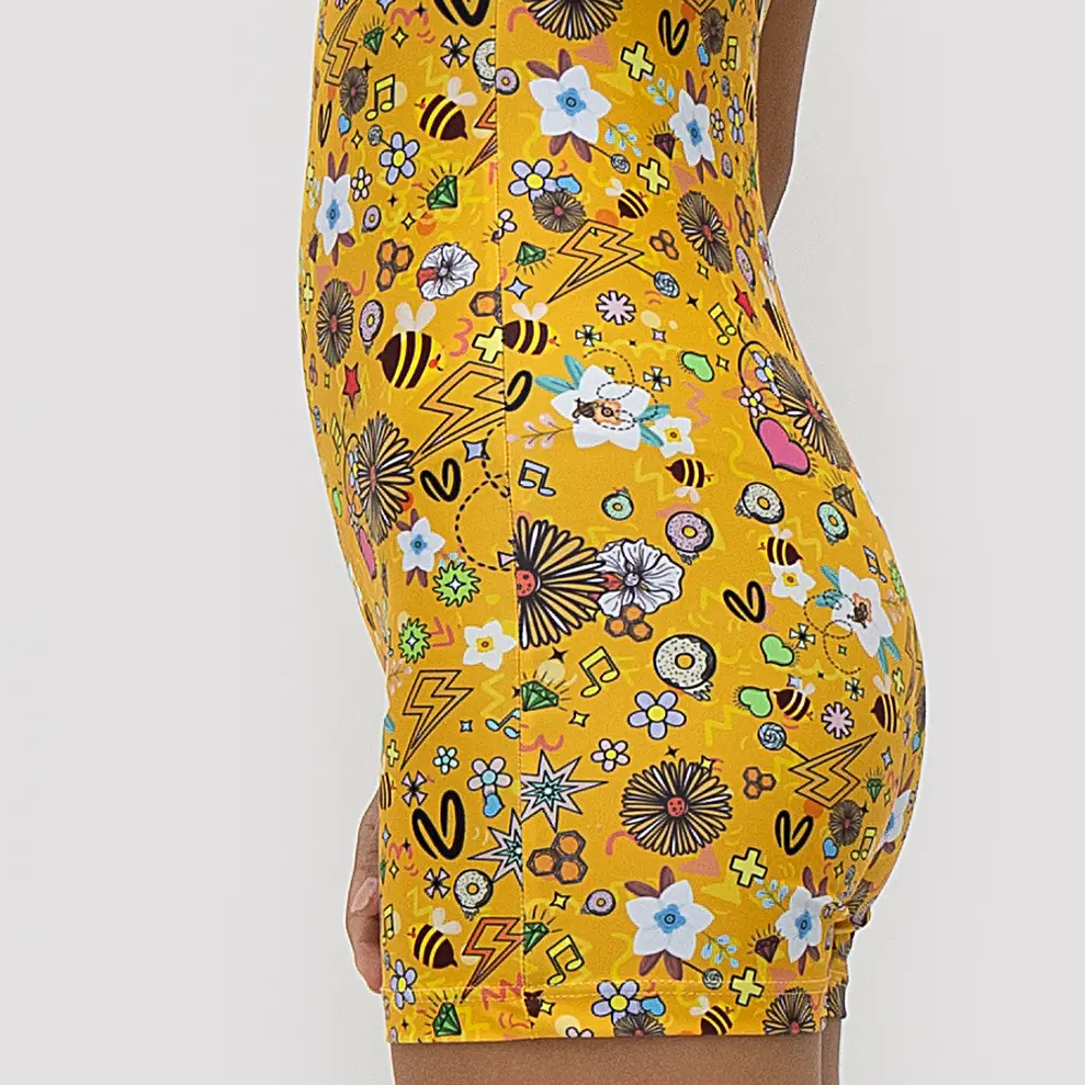 σε print JOY. Άνετη εφαρμογή από ανακυκλώσιμο ύφασμα* που απομακρύνει τον ιδρώτα και τέλεια στήριξη κατά την διάρκεια της προπόνησης. Απαλό και άνετο στην κίνηση. Σημείωση: Το μοντέλο της φωτογραφίας είναι Μέγεθος: 12 *Ανακυκλώσιμο υλικό