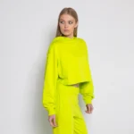 Το ⚡ Lume Cropped Hoodie είναι για εκείνες τις μέρες που θέλεις να σε νιώθουν προτού μιλήσεις. Με τη χαρακτηριστική neon lime απόχρωση της συλλογής SS25