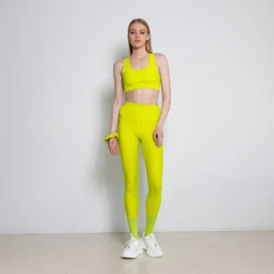 Μπες στον χώρο και φώτισε το δικό σου μονοπάτι. Το ⚡ Lume High-Waist Legging είναι φτιαγμένο για την γυναίκα που δεν φοβάται να ξεχωρίσει – όχι επειδή το επιδιώκει