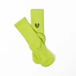 φωτεινό και γεμάτο ενέργεια. Οι Lume κάλτσες αναβιώνουν το ρετρό στυλ με μοντέρνα neon απόχρωση και το κεντημένο V logo στο πίσω μέρος