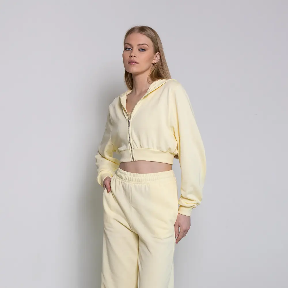 Το 🌼 Mellow Cropped Zip Up Hoodie είναι μια απαλή ανάσα φωτός στην καθημερινότητά σου. Μια επιλογή που σε ντύνει με εσωτερική ηρεμία