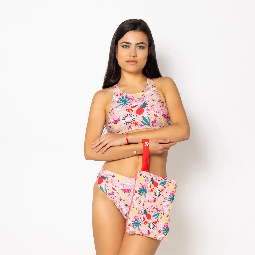 Το Bloomtide pouch είναι το πιο πρακτικό κομμάτι που χωρά κάθε μικρή καλοκαιρινή στιγμή. Ιδανικό για μαγιό