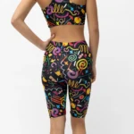 σε print PULSE. Άνετη εφαρμογή από ανακυκλώσιμο ύφασμα* που απομακρύνει τον ιδρώτα και τέλεια στήριξη κατά την διάρκεια της προπόνησης. Απαλό και άνετο στην κίνηση. Σημείωση: Το μοντέλο της φωτογραφίας είναι 15 χρονών με Μέγεθος: 12 *Ανακυκλώσιμο υλικό