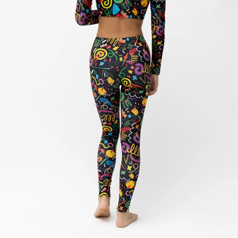 σε print PULSE. Άνετη εφαρμογή από ανακυκλώσιμο ύφασμα* που απομακρύνει τον ιδρώτα και τέλεια στήριξη κατά την διάρκεια της προπόνησης. Απαλό και άνετο στην κίνηση. Σημείωση: Το μοντέλο της φωτογραφίας είναι 15 χρονών με Μέγεθος: 12 *Ανακυκλώσιμο υλικό