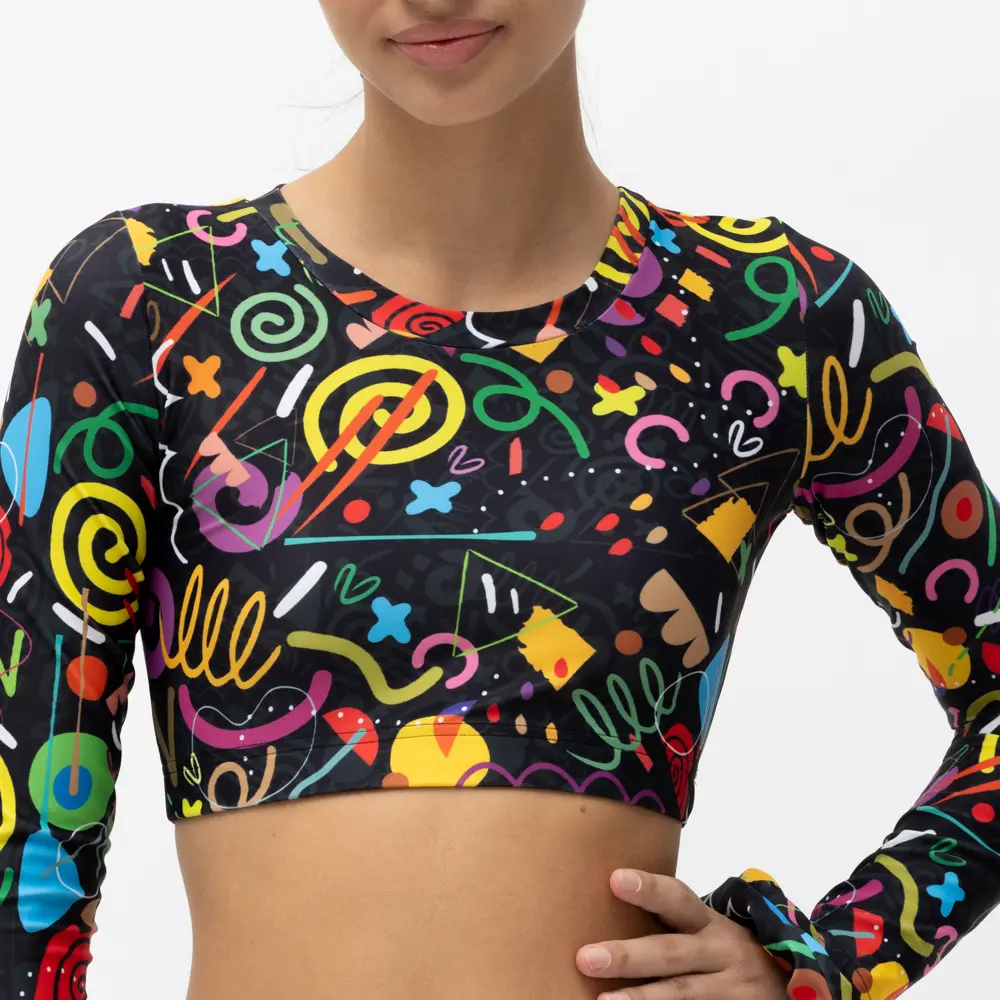 σε print PULSE. Άνετη εφαρμογή από ανακυκλώσιμο ύφασμα* που απομακρύνει τον ιδρώτα και τέλεια στήριξη κατά την διάρκεια της προπόνησης. Απαλό και άνετο στην κίνηση. Σημείωση: Το μοντέλο της φωτογραφίας είναι 15 χρονών σε Μέγεθος: 12 *Ανακυκλώσιμο υλικό