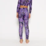 με λάστιχο στη μέση