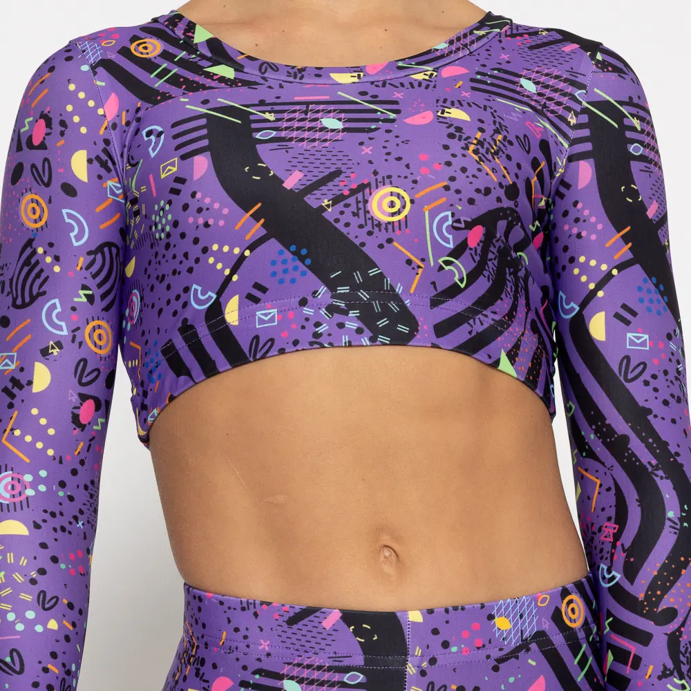 σε print Purple Feelstorm. Άνετη εφαρμογή από ανακυκλώσιμο ύφασμα* που απομακρύνει τον ιδρώτα και τέλεια στήριξη κατά την διάρκεια της προπόνησης. Απαλό και άνετο στην κίνηση. Σημείωση: Το μοντέλο της φωτογραφίας είναι 9 χρονών σε Μέγεθος: 10 *Ανακυκλώσιμο υλικό