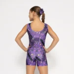 με πίσω ανοικτή πλάτη σχήματος U