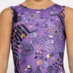 σε print Purple Feelstorm. Άνετη εφαρμογή από ανακυκλώσιμο ύφασμα* που απομακρύνει τον ιδρώτα και τέλεια στήριξη κατά την διάρκεια της προπόνησης. Απαλό και άνετο στην κίνηση. Σημείωση: Το μοντέλο της φωτογραφίας είναι 9 χρονών σε Μέγεθος: 10 *Ανακυκλώσιμο υλικό