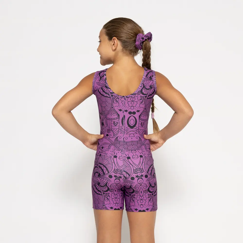 με πίσω ανοικτή πλάτη σχήματος U