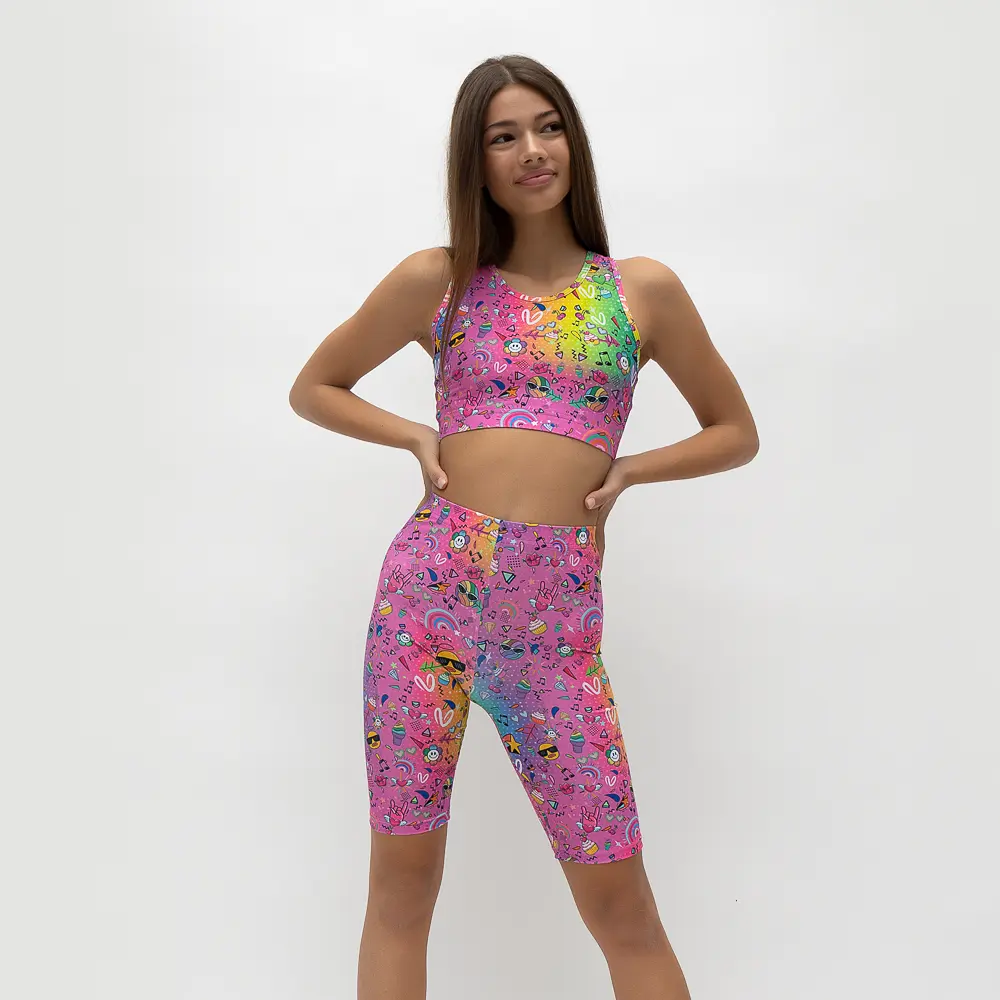 σε print RAINBOW. Άνετη εφαρμογή από ανακυκλώσιμο ύφασμα* που απομακρύνει τον ιδρώτα και τέλεια στήριξη κατά την διάρκεια της προπόνησης. Απαλό και άνετο στην κίνηση. Σημείωση: Το μοντέλο της φωτογραφίας είναι Μέγεθος: 12 *Ανακυκλώσιμο υλικό