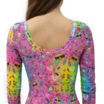 σε print RAINBOW. Άνετη εφαρμογή από ανακυκλώσιμο ύφασμα* που απομακρύνει τον ιδρώτα και τέλεια στήριξη κατά την διάρκεια της προπόνησης. Απαλό και άνετο στην κίνηση. Δώρο scrunchie με το αντίστοιχο χρώμα/print. Άκουσε την ιστορία της RAINBOW  ΕΔΩ. Σημείωση: Το μοντέλο της φωτογραφίας είναι Μέγεθος: 12 *Ανακυκλώσιμο υλικό