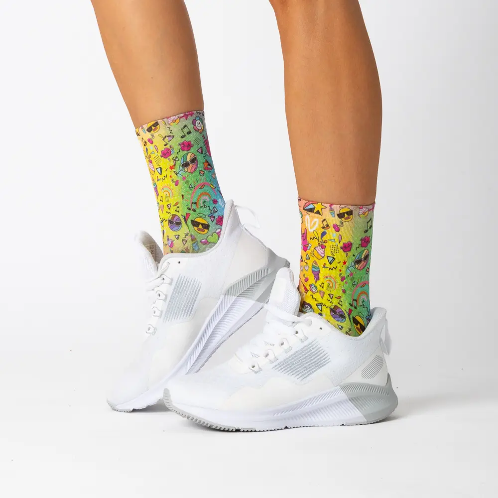 Κάλτσες σε print RAINBOW υψηλής απόδοσης με τεχνολογία που αποτρέπει το αίσθημα κόλλησης