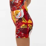 Σορτσάκι γυμναστικής σε print RUSH. Άνετη εφαρμογή από ανακυκλώσιμο ύφασμα* που απομακρύνει τον ιδρώτα και τέλεια στήριξη κατά την διάρκεια της προπόνησης. Απαλό και άνετο στην κίνηση. Σημείωση: Το μοντέλο της φωτογραφίας είναι 15 χρονών σε Μέγεθος: 12 *Ανακυκλώσιμο υλικό