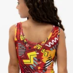 με πίσω ανοικτή πλάτη σχήματος U