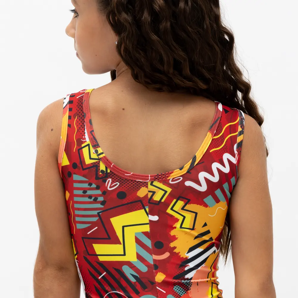 με πίσω ανοικτή πλάτη σχήματος U