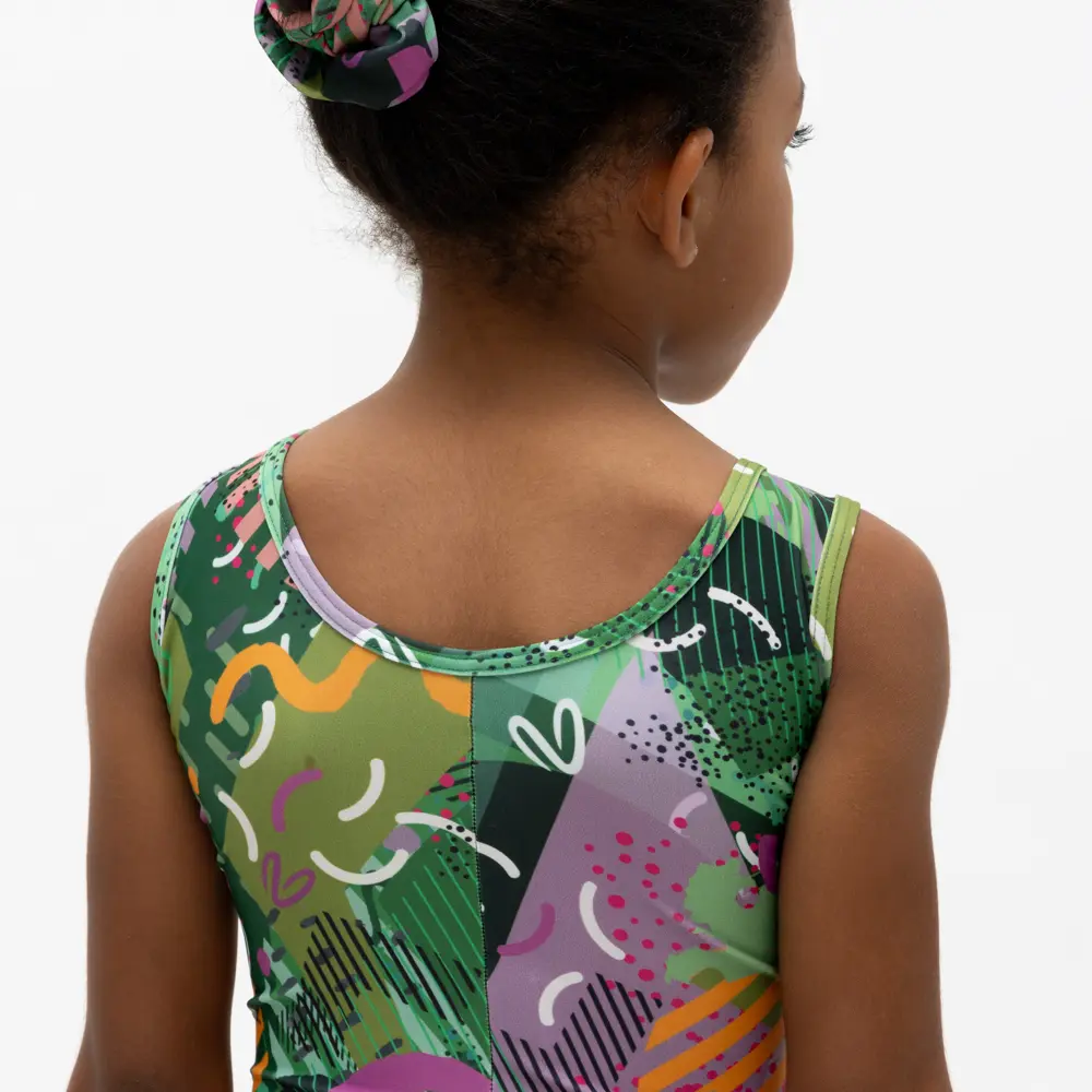 με πίσω ανοικτή πλάτη σχήματος U