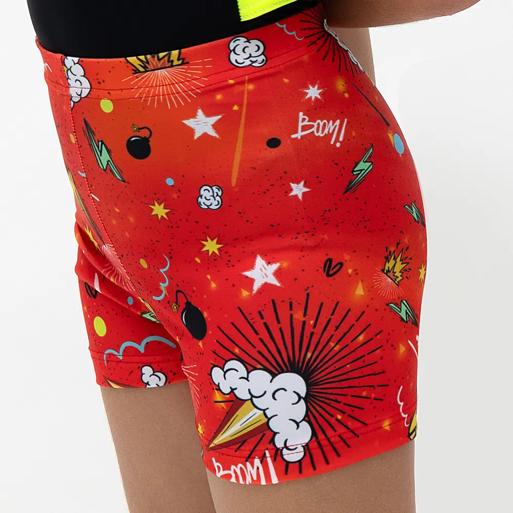 Σορτσάκι γυμναστικής σε print SPITHA. Άνετη εφαρμογή από ανακυκλώσιμο ύφασμα* που απομακρύνει τον ιδρώτα και τέλεια στήριξη κατά την διάρκεια της προπόνησης. Απαλό και άνετο στην κίνηση. Άκουσε την ιστορία της SPITHA  ΕΔΩ. Σημείωση: Το μοντέλο της φωτογραφίας είναι Μέγεθος: 6 *Ανακυκλώσιμο υλικό