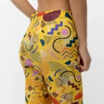 σε print VIBE. Άνετη εφαρμογή από ανακυκλώσιμο ύφασμα* που απομακρύνει τον ιδρώτα και τέλεια στήριξη κατά την διάρκεια της προπόνησης. Απαλό και άνετο στην κίνηση. Σημείωση: Το μοντέλο της φωτογραφίας είναι 15 χρονών με Μέγεθος: 12 *Ανακυκλώσιμο υλικό