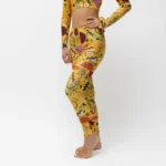 σε print VIBE. Άνετη εφαρμογή από ανακυκλώσιμο ύφασμα* που απομακρύνει τον ιδρώτα και τέλεια στήριξη κατά την διάρκεια της προπόνησης. Απαλό και άνετο στην κίνηση. Σημείωση: Το μοντέλο της φωτογραφίας είναι 15 χρονών με Μέγεθος: 12 *Ανακυκλώσιμο υλικό