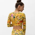 σε print VIBE. Άνετη εφαρμογή από ανακυκλώσιμο ύφασμα* που απομακρύνει τον ιδρώτα και τέλεια στήριξη κατά την διάρκεια της προπόνησης. Απαλό και άνετο στην κίνηση. Σημείωση: Το μοντέλο της φωτογραφίας είναι 15 χρονών σε Μέγεθος: 12 *Ανακυκλώσιμο υλικό