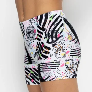 Σορτσάκι γυμναστικής σε print White Feelstorm. Άνετη εφαρμογή από ανακυκλώσιμο ύφασμα* που απομακρύνει τον ιδρώτα και τέλεια στήριξη κατά την διάρκεια της προπόνησης. Απαλό και άνετο στην κίνηση. Σημείωση: Το μοντέλο της φωτογραφίας είναι 9 χρονών σε Μέγεθος: 10 *Ανακυκλώσιμο υλικό