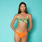 σε χρώματα Black-Fuchsia-Orange-Petrol. Άνετη εφαρμογή από ανακυκλώσιμο ύφασμα*. UPF(+50) Προστασία από την ηλιακή ακτινοβολία. Πλήρης επένδυση (φόδρα) ανακυκλώσιμου πολυαμιδίου ιδανική για την προστασία του ευαίσθητου δέρματος και γρήγορο στέγνωμα. Σημείωση: Το μοντέλο της φωτογραφίας φοράει Μέγεθος: S *Ανακυκλώσιμο υλικό