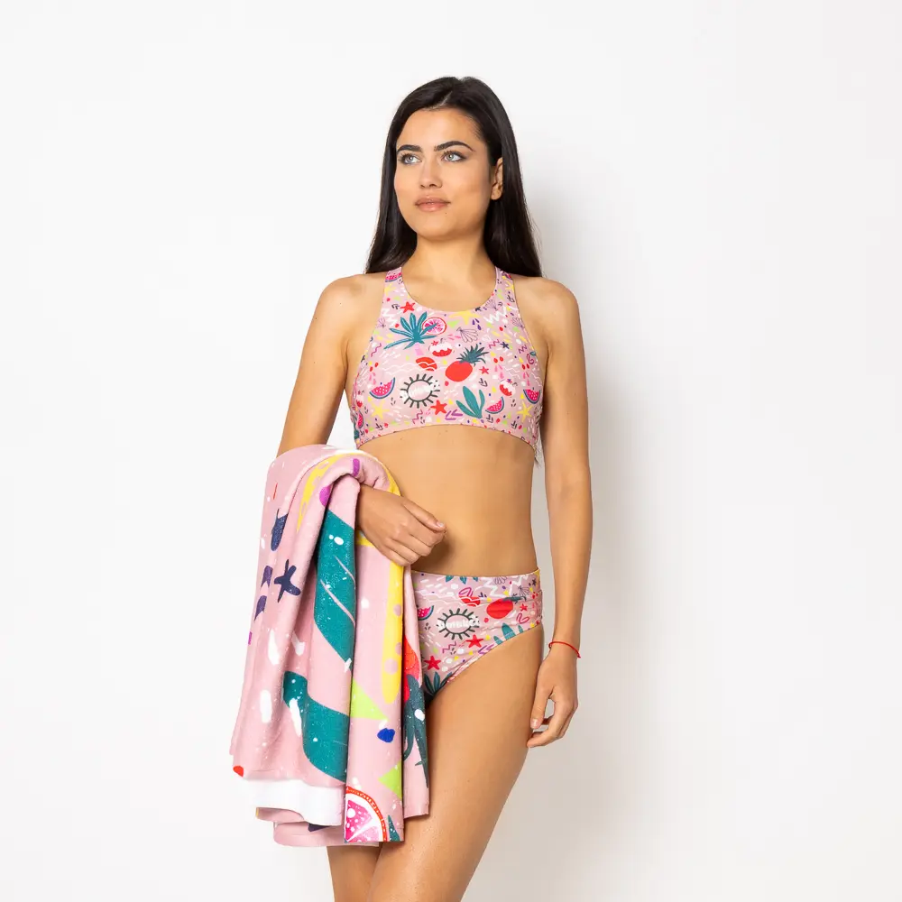 με ανθεκτικό τύπωμα και λεπτομέρεια λογότυπου. Διάσταση: 100x180cm