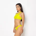 Το Lume είναι φως και ενέργεια. Αυτό το neon lime μονόχρωμο bikini σε αθλητικό στυλ φωτίζει κάθε σου στιγμή. Το σταθερό top προσφέρει στήριξη