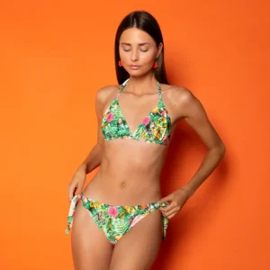 Γυναικείο τριγωνικό bikini με πλήρως ρυθμιζόμενες τιράντες. Σλιπ μπικίνι με δέσιμο στο πλάι για εξατομικευμένη εφαρμογή και χαμηλό κόψιμο με πλήρη κάλυψη