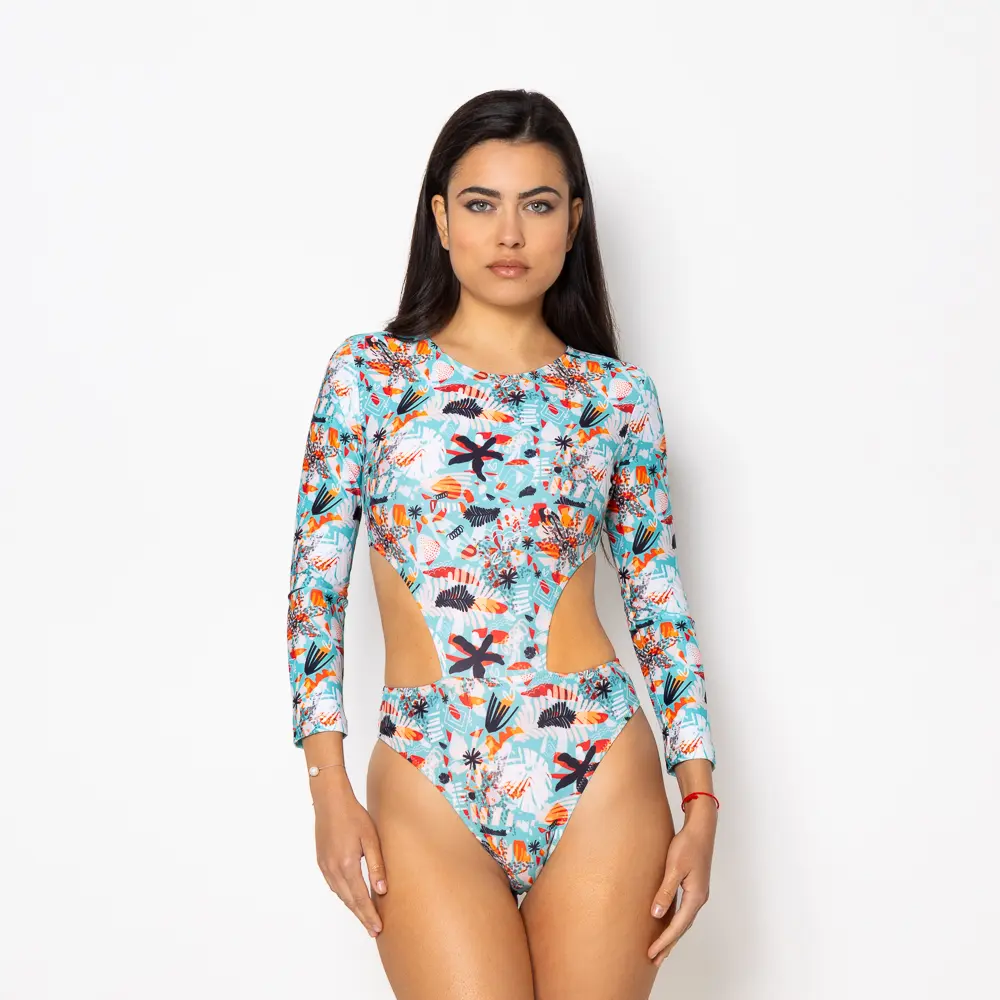 Το Soléa ενώνει τη λάμψη με τη λειτουργικότητα. Με μοτίβο γεμάτο χαρά και aqua τόνους