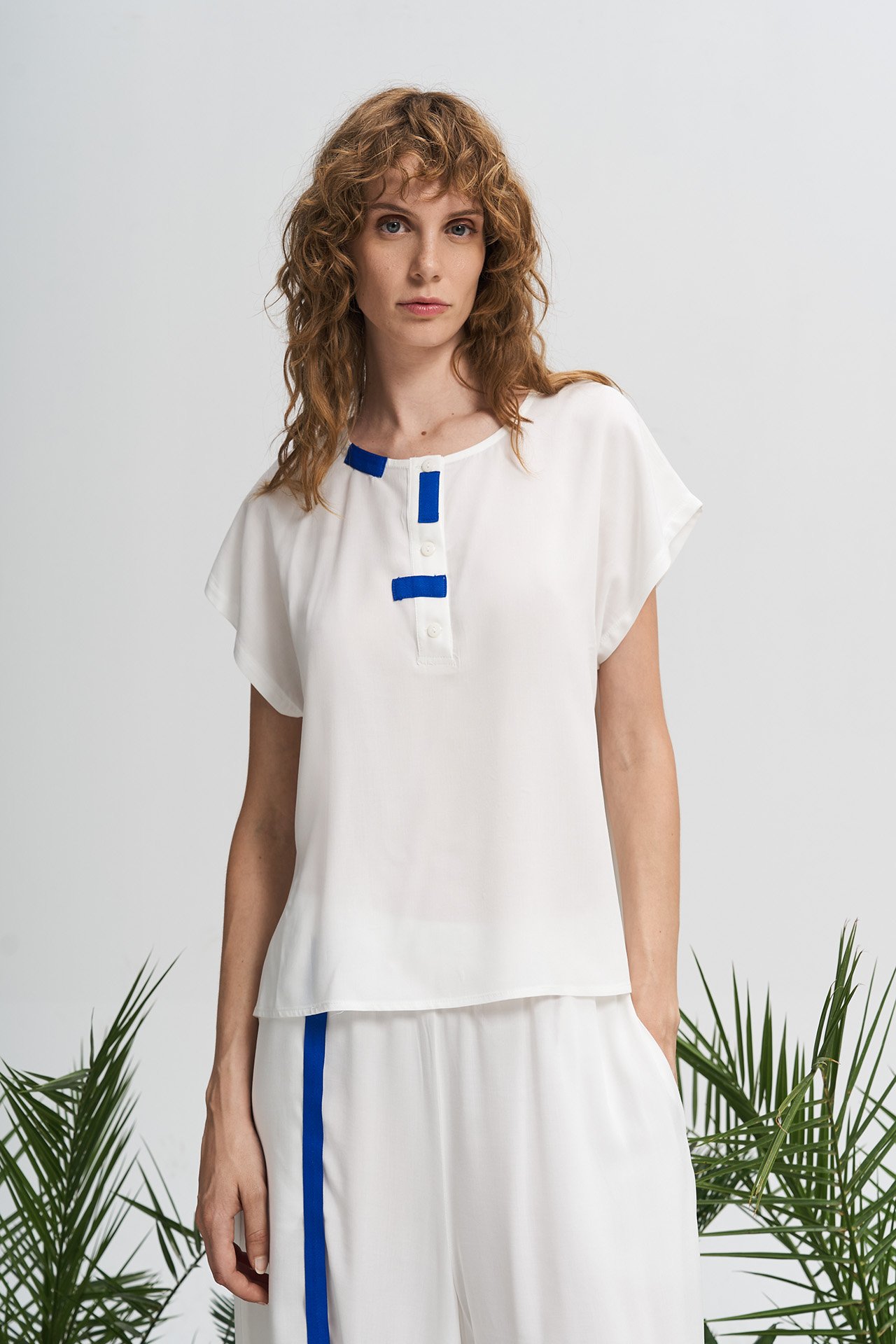 YASMIN ΜΠΛΟΥΖΑ