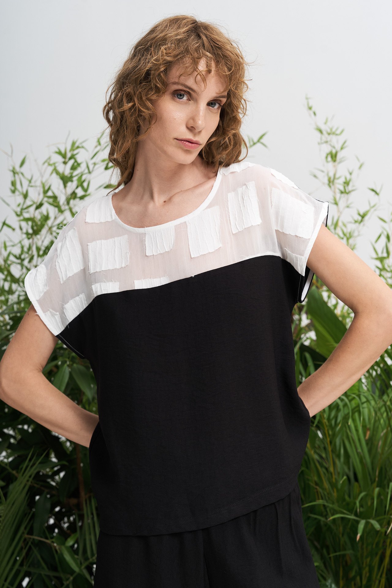 DAPHNE ΜΠΛΟΥΖΑ